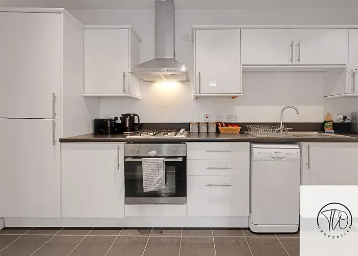 Jardine House- 2Br House, Town Centre, Station