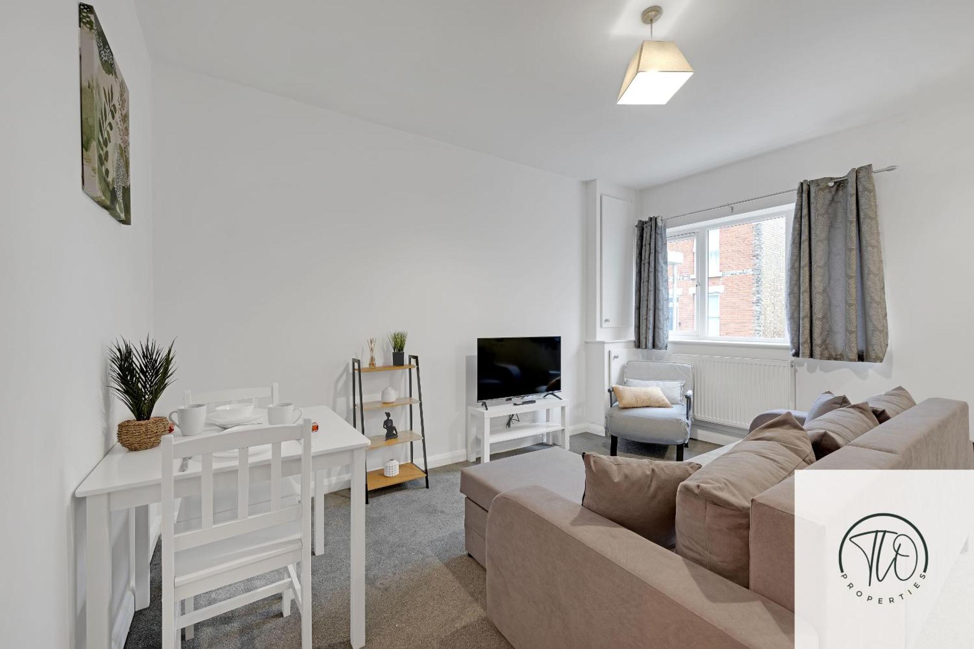 Jardine House- 2br House, Town Centre, Station *