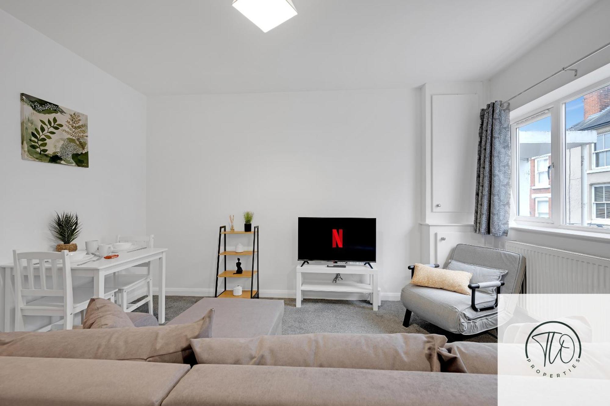 Jardine House- 2br House, Town Centre, Station
