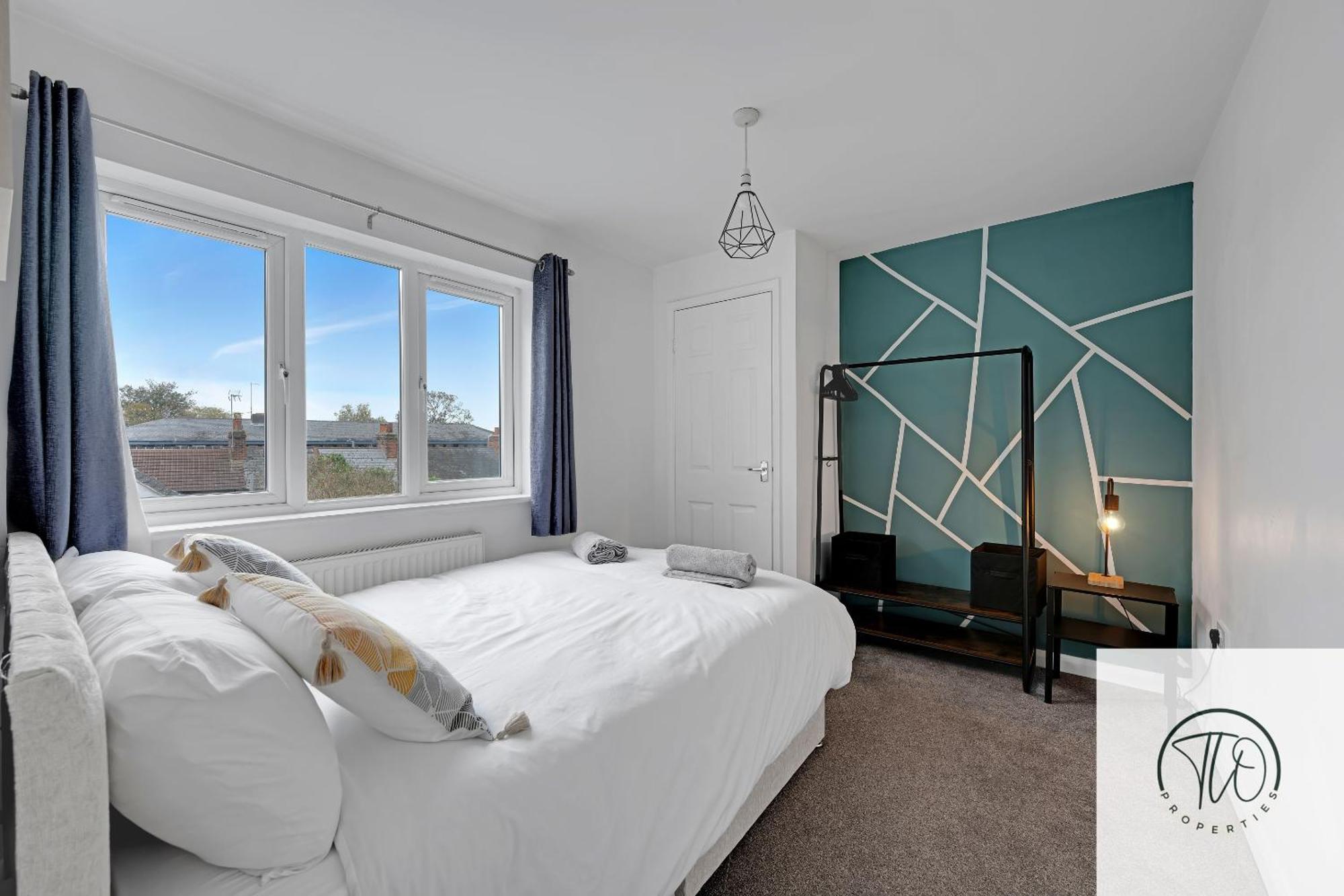 Jardine House- 2br House, Town Centre, Station *